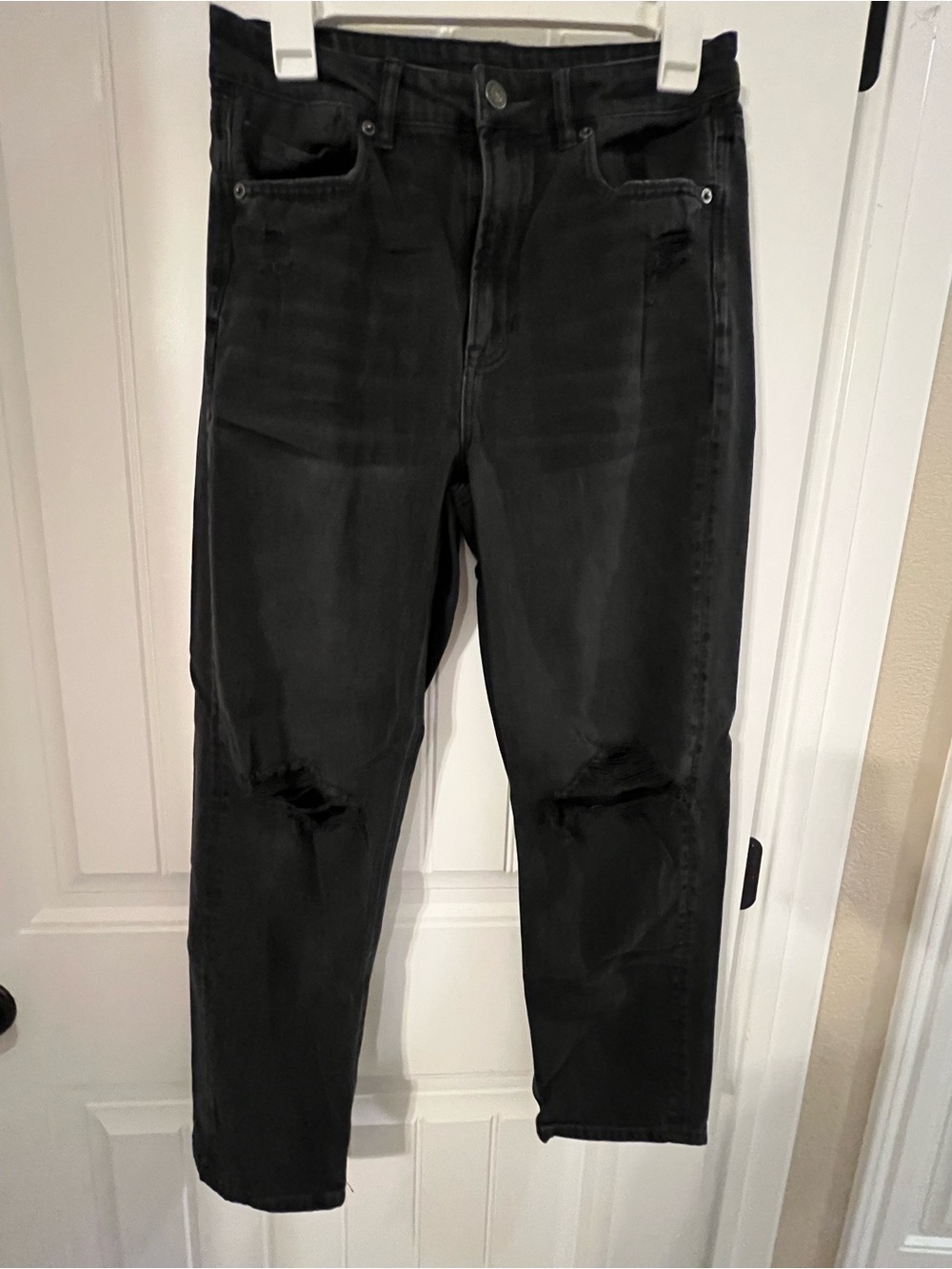 American Eagle Women’s Black Distressed Slim Jeans